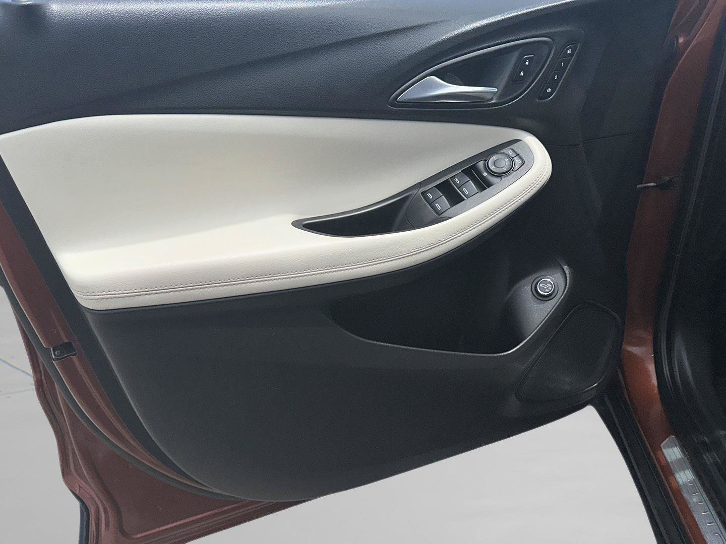 Used 2021 Buick Encore GX Essence w/ Advanced Technology Package FWD image 18