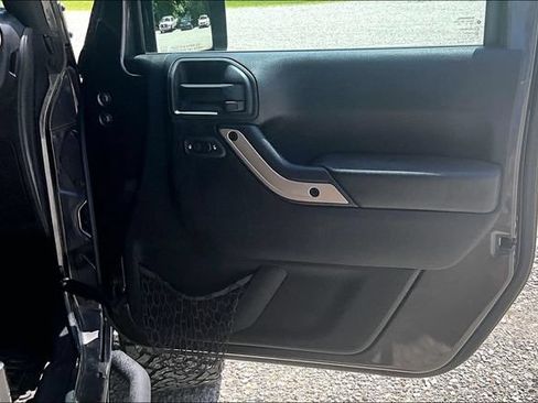 Used 2017 Jeep Wrangler Unlimited Sahara AWD/4WD image 21