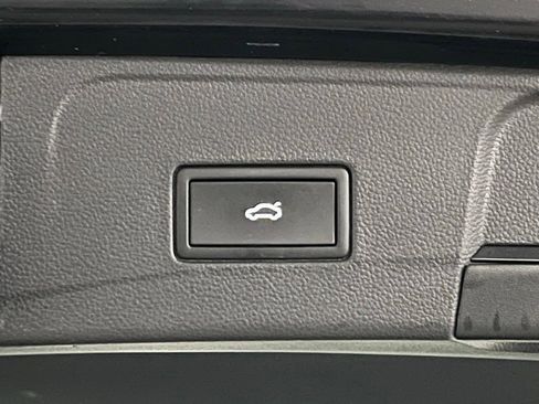 Certified 2023 Volkswagen Atlas SE image 40