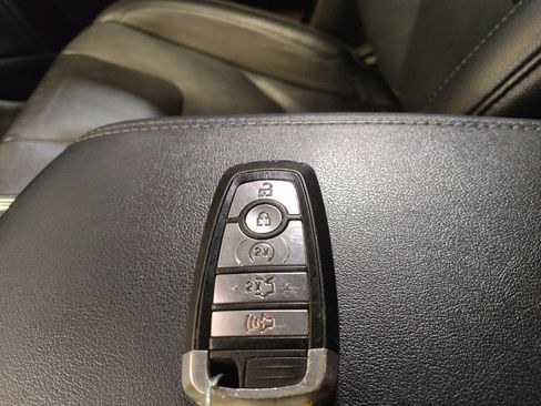 Used 2019 Ford Edge Titanium FWD image 32