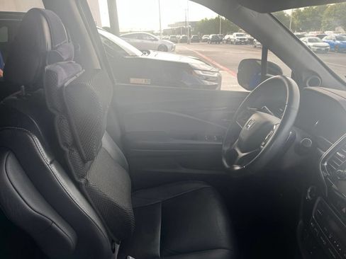 Used 2022 Honda Pilot Touring image 4