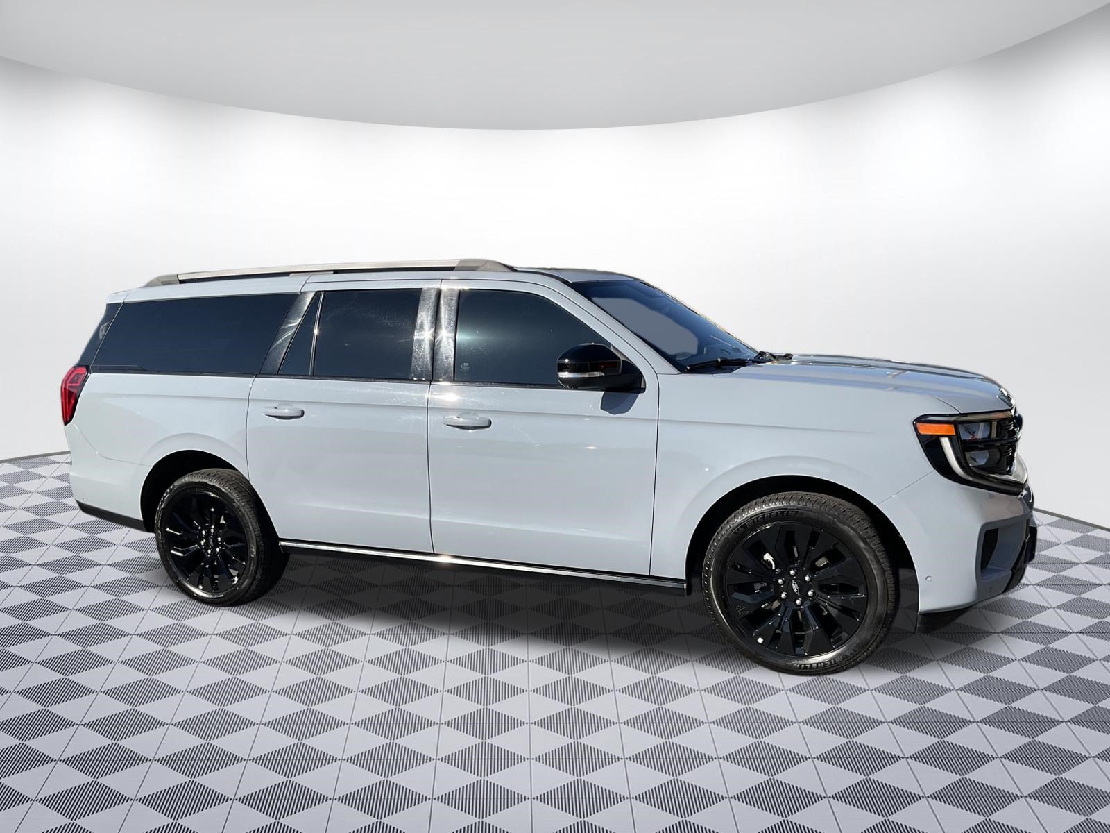 Used 2025 Ford Expedition Max Platinum w/ Stealth Appearance Package AWD/4WD image 1