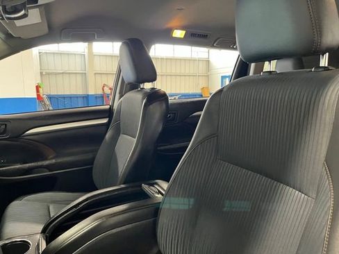 Used 2015 Toyota Highlander Plus AWD/4WD image 23