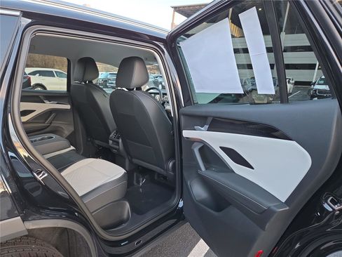 New 2026 Volkswagen Tiguan SE image 28