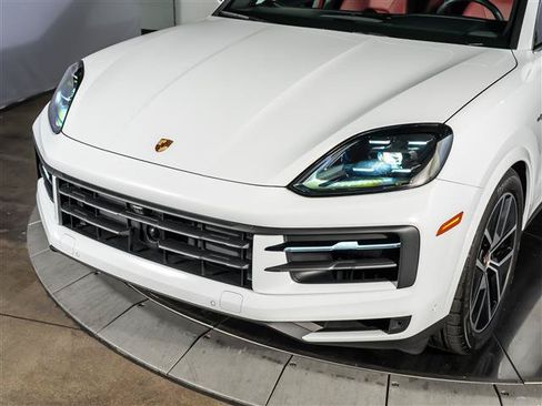 Certified 2026 Porsche Cayenne E-Hybrid AWD/4WD image 11