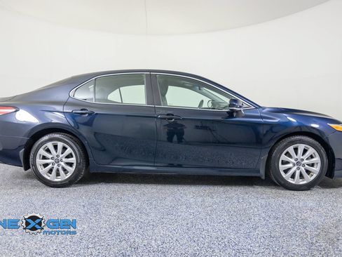 Used 2018 Toyota Camry LE w/ Convenience Package FWD image 8