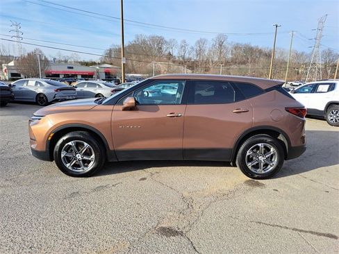 Used 2023 Chevrolet Blazer LT image 2
