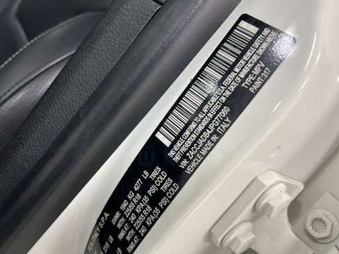 Used 2018 Jeep Renegade Limited w/ Advanced Technology Group FWD image 27