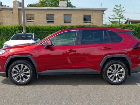 Used 2019 Toyota RAV4 XLE Premium w/ All Weather Liner Package AWD/4WD image 4
