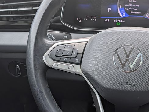 Certified 2025 Volkswagen Jetta SE FWD image 22