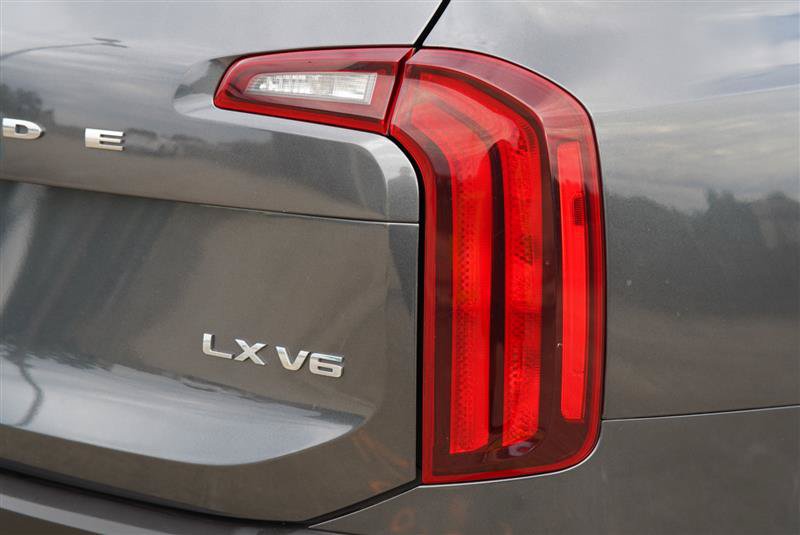 Used 2020 Kia Telluride LX AWD/4WD image 36