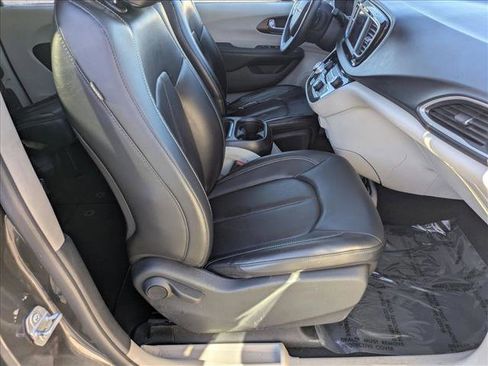 Used 2020 Chrysler Voyager Lxi image 20