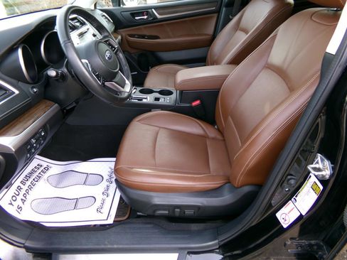 Used 2019 Subaru Outback 2.5i Touring image 3