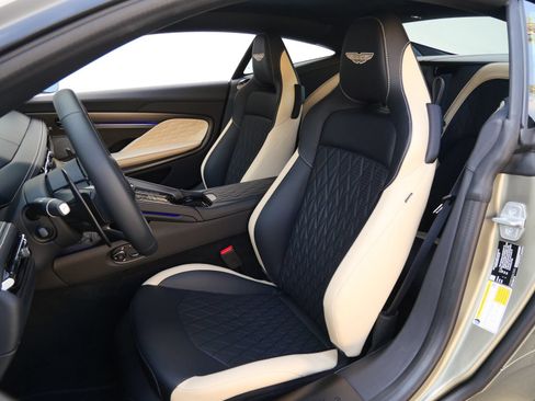 Used 2025 Aston Martin DB12 Coupe RWD image 23