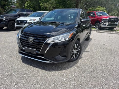 Used 2021 Nissan Kicks S FWD image 2