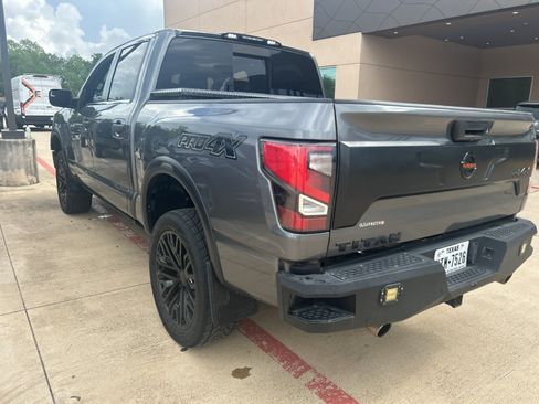 Used 2021 Nissan Titan PRO-4X w/ Pro-4x Convenience Package AWD/4WD image 5
