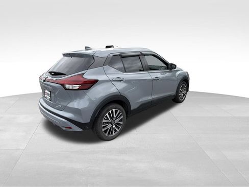 Used 2021 Nissan Kicks SV FWD image 8