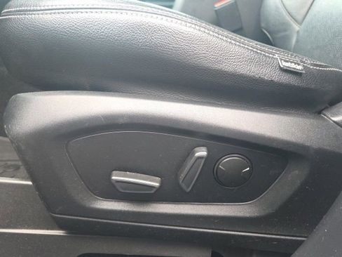 Used 2020 Ford Explorer XLT image 22