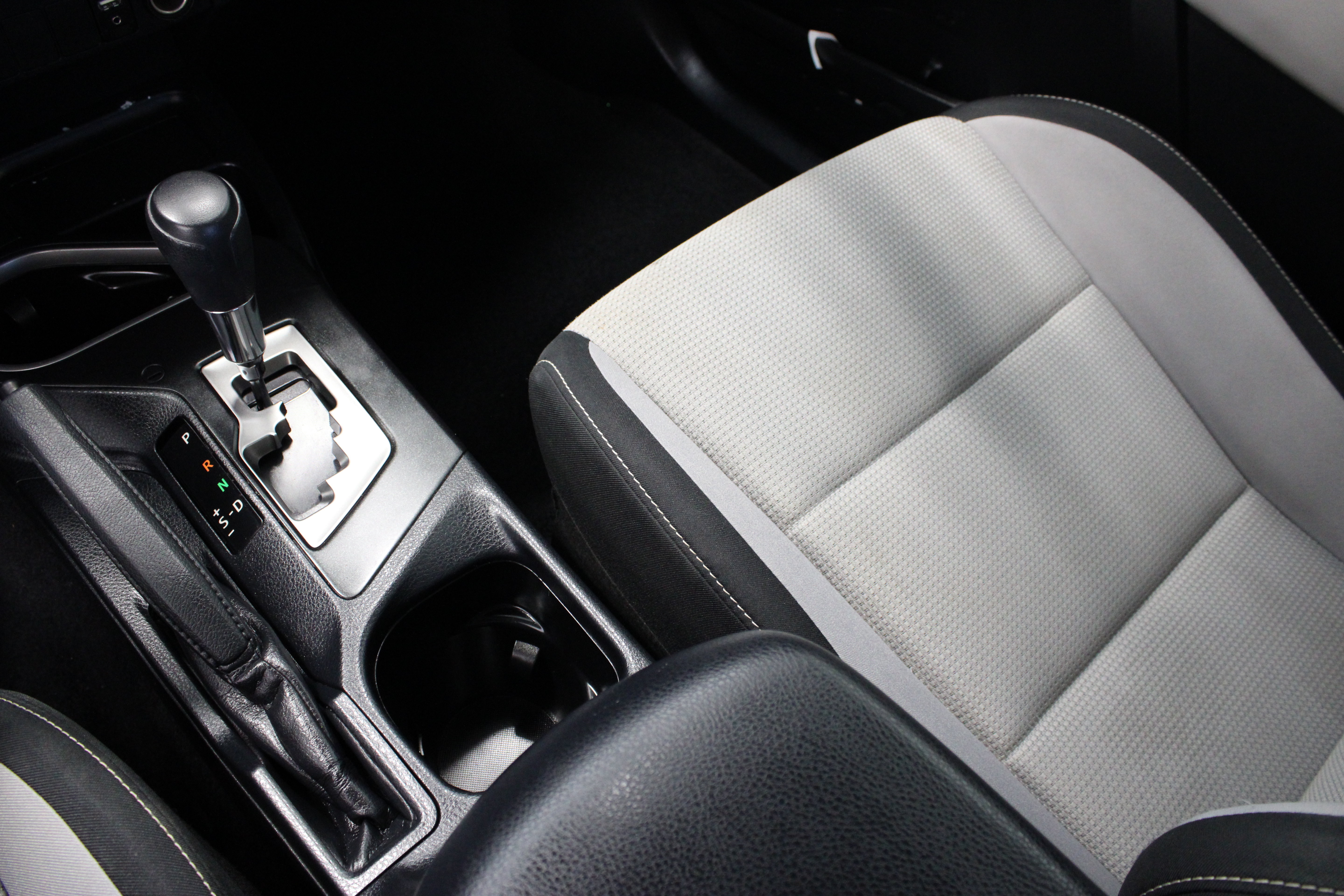 Used 2018 Toyota RAV4 XLE FWD image 16