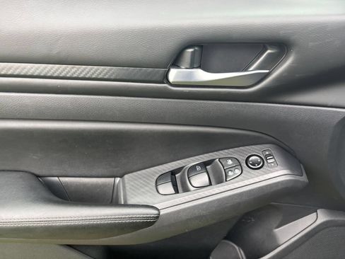 Used 2025 Nissan Altima 2.5 SV FWD image 18