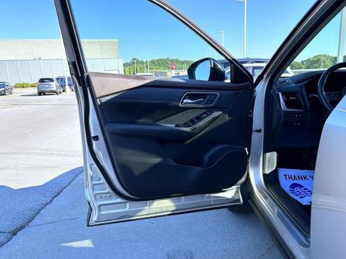 Certified 2023 Nissan Rogue Platinum w/ Platinum Premium Package AWD/4WD image 9