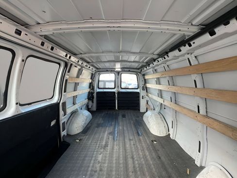 Used 2019 GMC Savana 2500 w/ Driver Convenience Package image 18