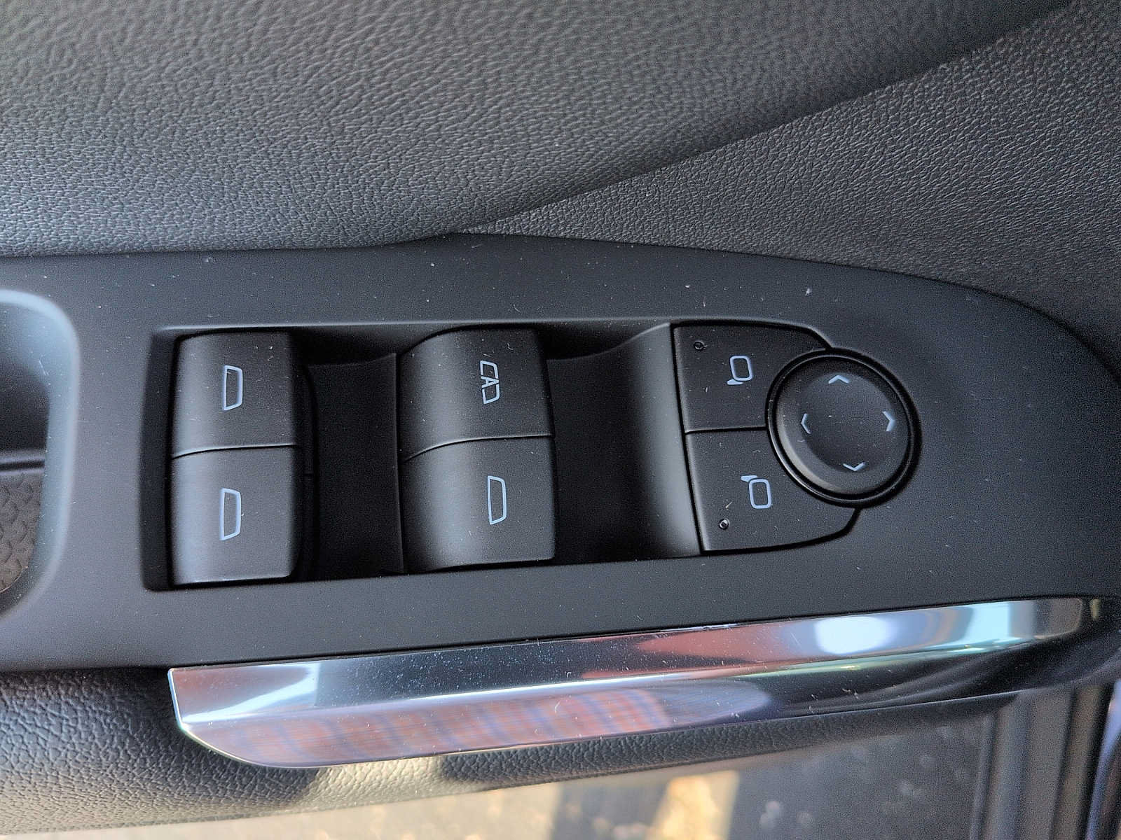 Used 2026 Chevrolet Traverse Z71 w/ LPO, Floor Liner Package AWD/4WD image 16