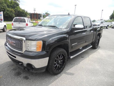 Used 2010 GMC Sierra 1500 SLE w/ (PDW) Pro Sport Package AWD/4WD image 2