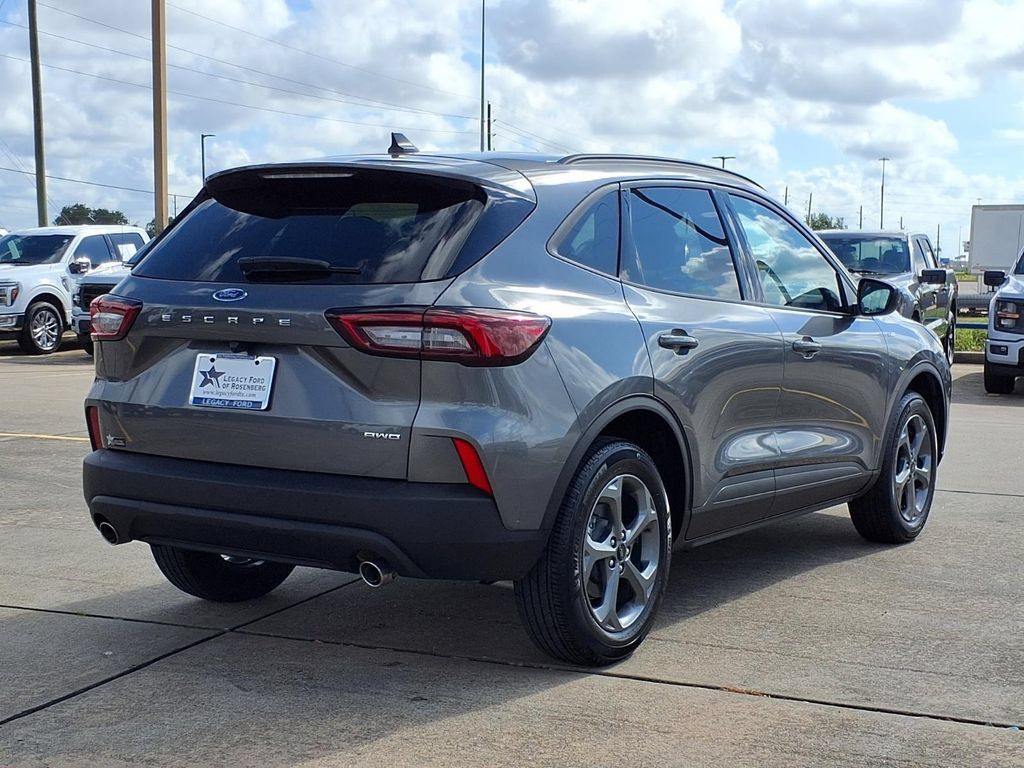 Used 2025 Ford Escape ST-Line Select AWD/4WD image 2