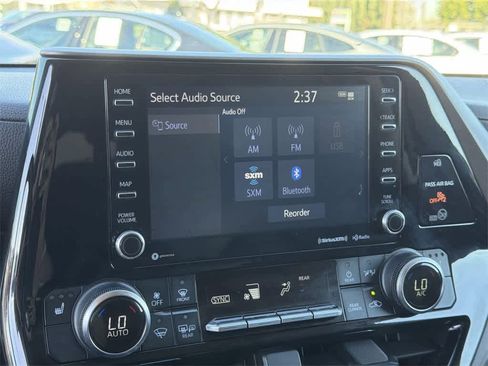 Used 2021 Toyota Highlander XLE image 20