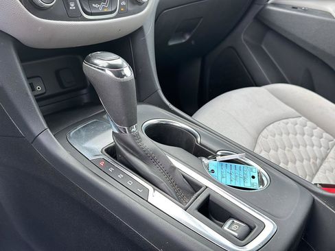 Used 2018 Chevrolet Equinox LS image 25