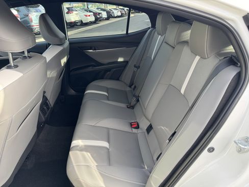 Used 2025 Toyota Camry SE image 33