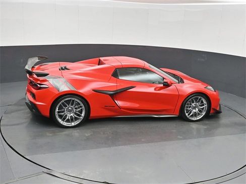 Used 2024 Chevrolet Corvette Z06 w/ Z07 Performance Package image 30