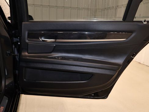 Used 2011 BMW 750Li xDrive image 18