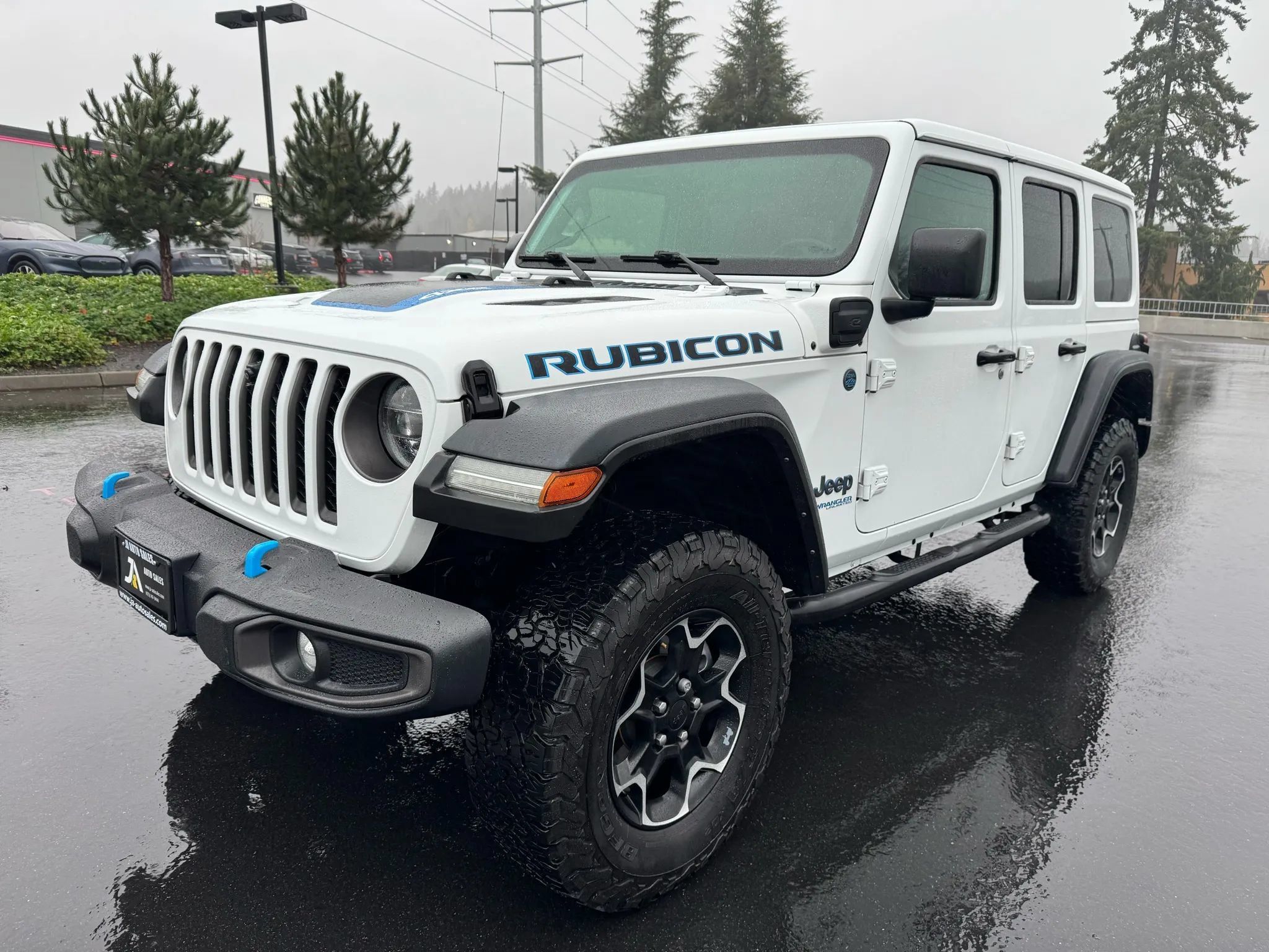 Used 2021 Jeep Wrangler Unlimited Rubicon 4xe w/ Cold Weather Group AWD/4WD image 4