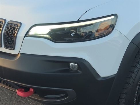 Used 2022 Jeep Cherokee Trailhawk w/ Premium Leather Package image 9