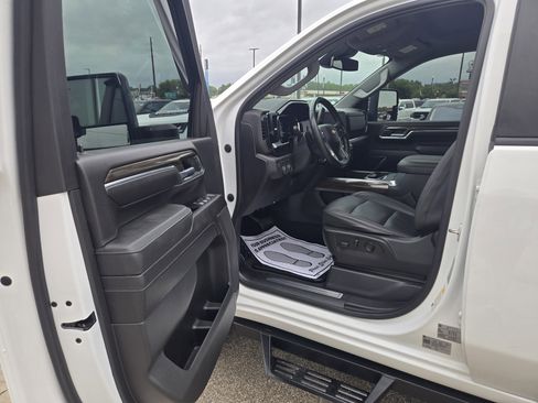 Used 2024 Chevrolet Silverado 3500 LT w/ Safety Package image 11