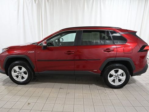 Used 2020 Toyota RAV4 LE image 9