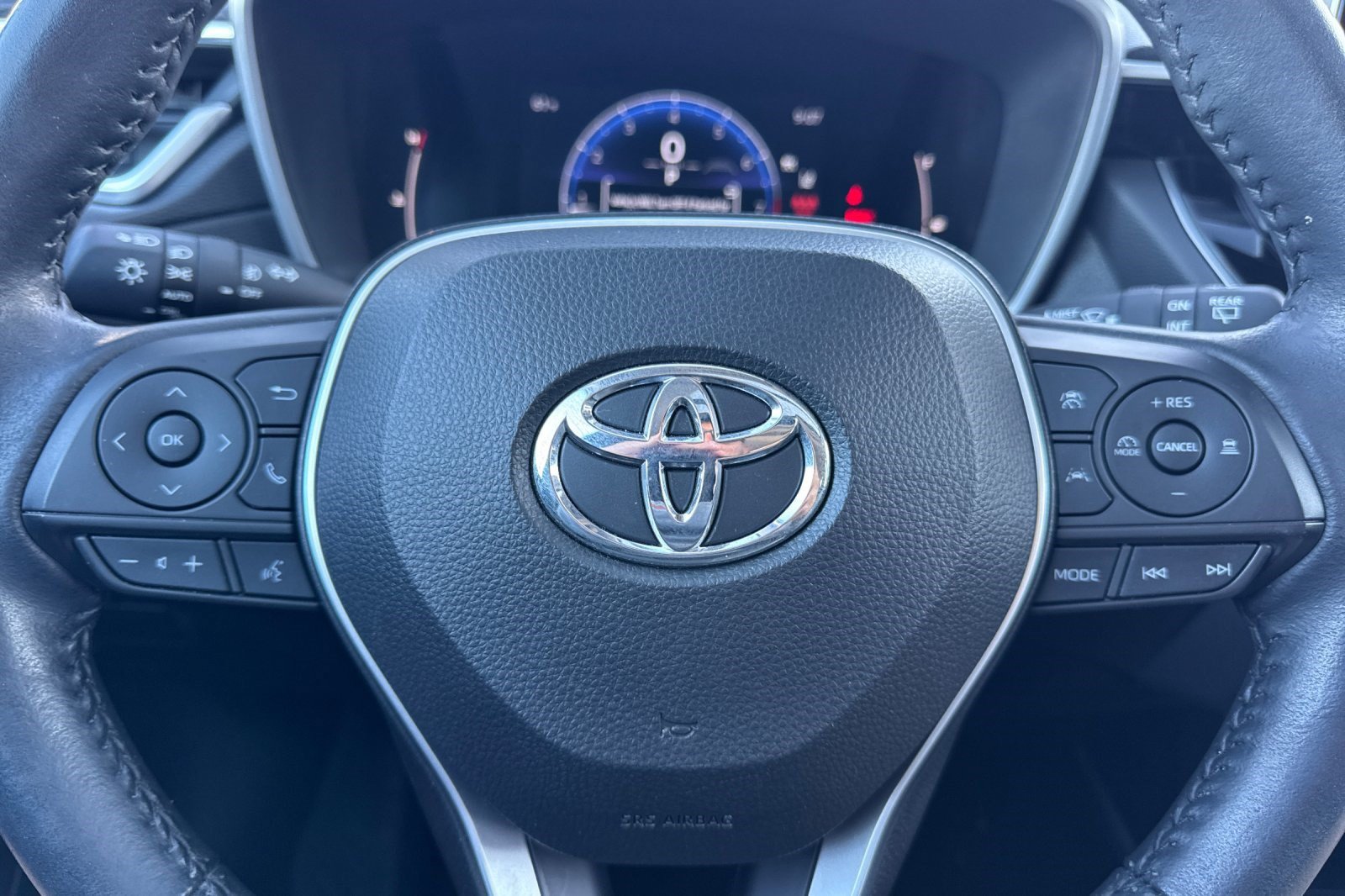 Used 2023 Toyota Corolla Cross XLE w/ Convenience Package FWD image 11