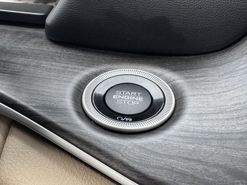 Used 2022 Jeep Grand Cherokee Limited image 33