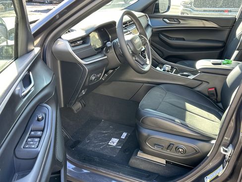 New 2025 Jeep Grand Cherokee L Altitude image 28