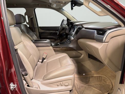 Used 2019 Chevrolet Tahoe LT w/ Luxury Package RWD image 12