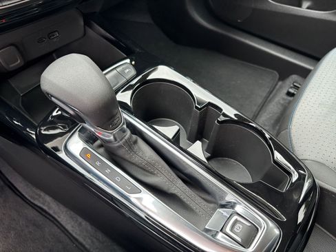 Used 2025 Chevrolet Trax LT image 35