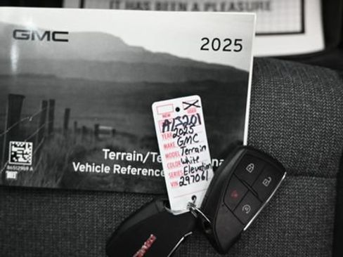 Used 2025 GMC Terrain Elevation AWD/4WD image 10