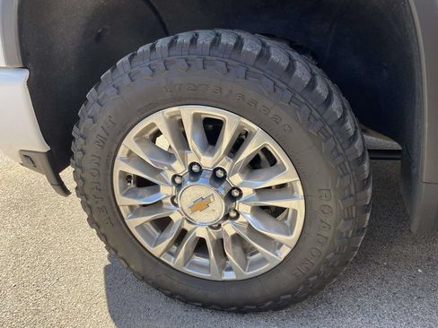 Used 2023 Chevrolet Silverado 2500 High Country AWD/4WD image 2