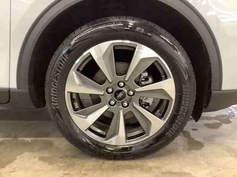 Used 2025 Ford Escape Platinum w/ Premium Technology Package AWD/4WD image 29