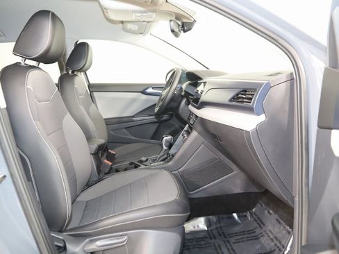 Used 2023 Volkswagen Taos SE image 12