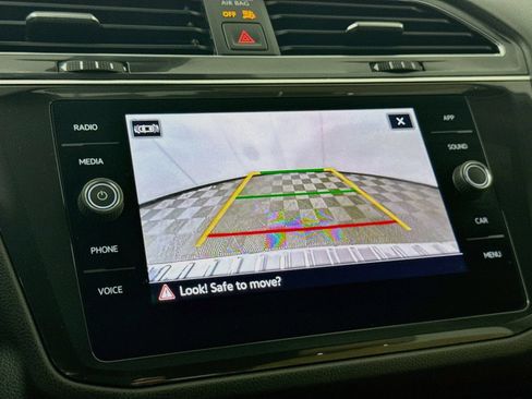 Certified 2022 Volkswagen Tiguan SE AWD/4WD image 17