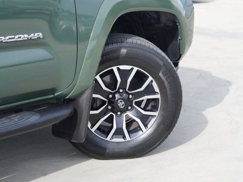 Used 2021 Toyota Tacoma TRD Sport w/ Technology Package RWD image 8