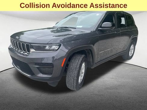 Used 2023 Jeep Grand Cherokee Laredo AWD/4WD image 5
